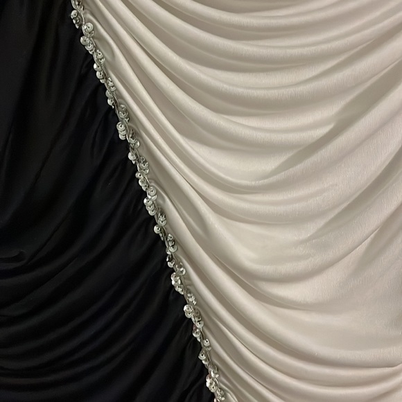 Evening dress - Picture 2 of 2